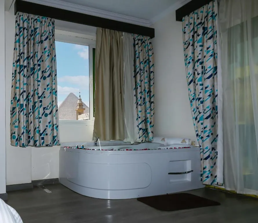 Executive Double Room Pyramids View & Jacuzzi